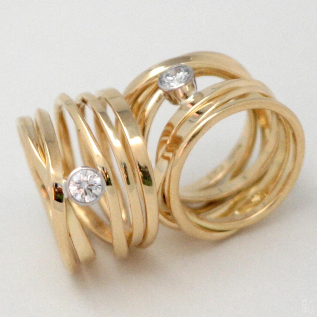 Finely crafted, Onefooter Ring in 18k Gold with 0.27ct Canadian Diamond by Dorothée Rosen at The Avenue Gallery, fine art gallery in Victoria, BC, Canada.