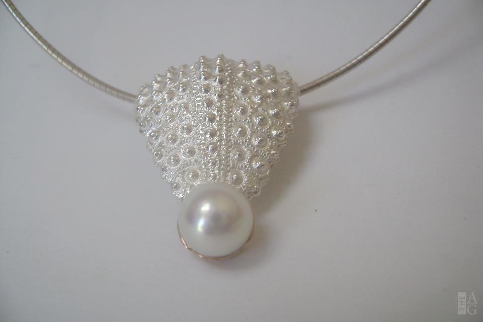 ROA011 Sea Urchin pendant - SS 14kt gold Japanese cultured pearl